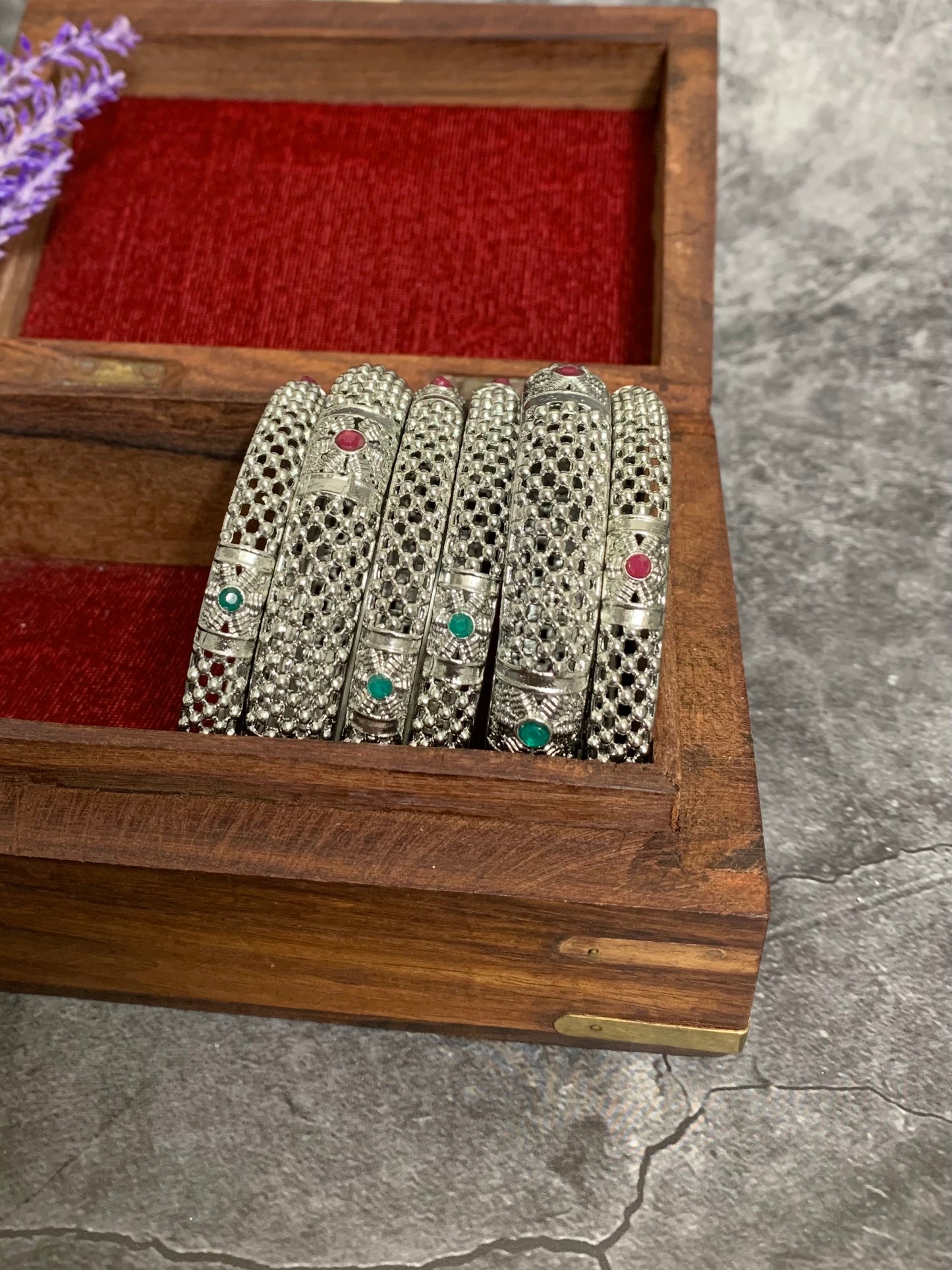 Amena silver bangle set