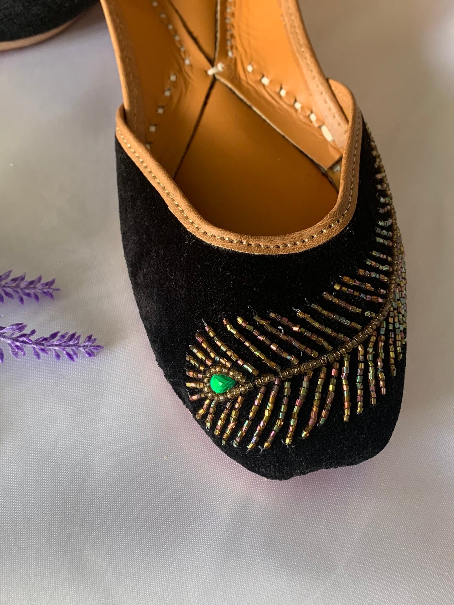 Punjabi jutti/kussa/ shoe “ Feather”