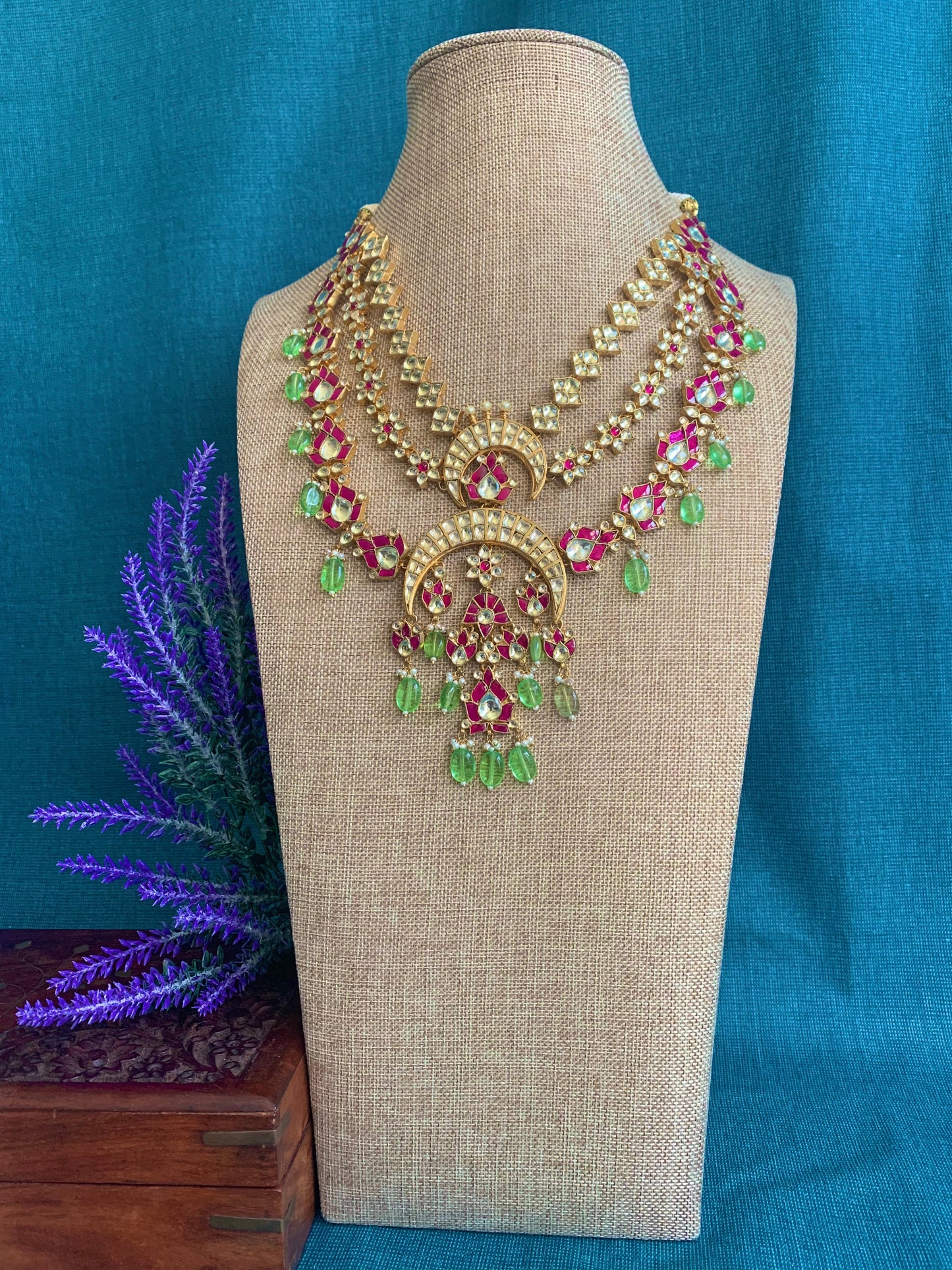 Ahmedabadi pachi kundan mala