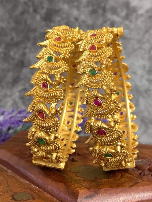 Ratna Temple style bangle in matte gold