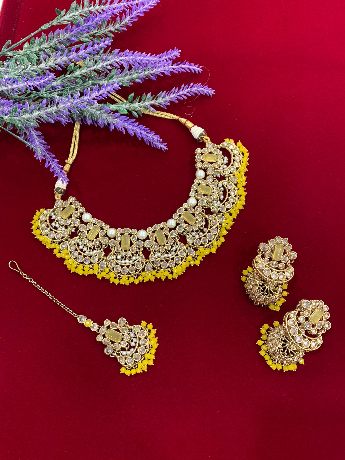 Reverse Polki necklace in pastel yellow