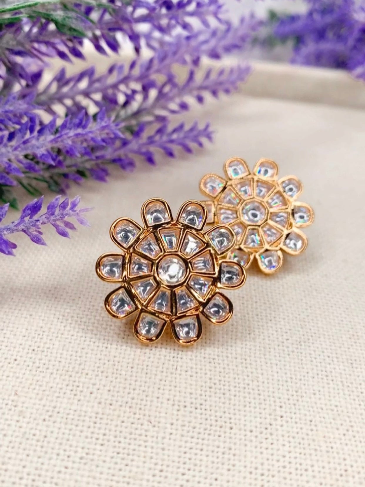 Tunni kundan studs