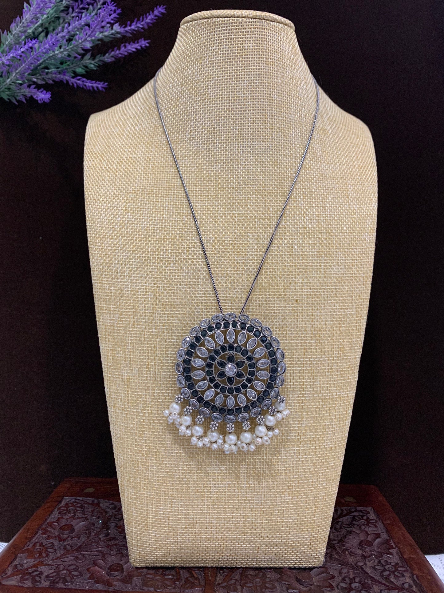 Black and white oxi pendant