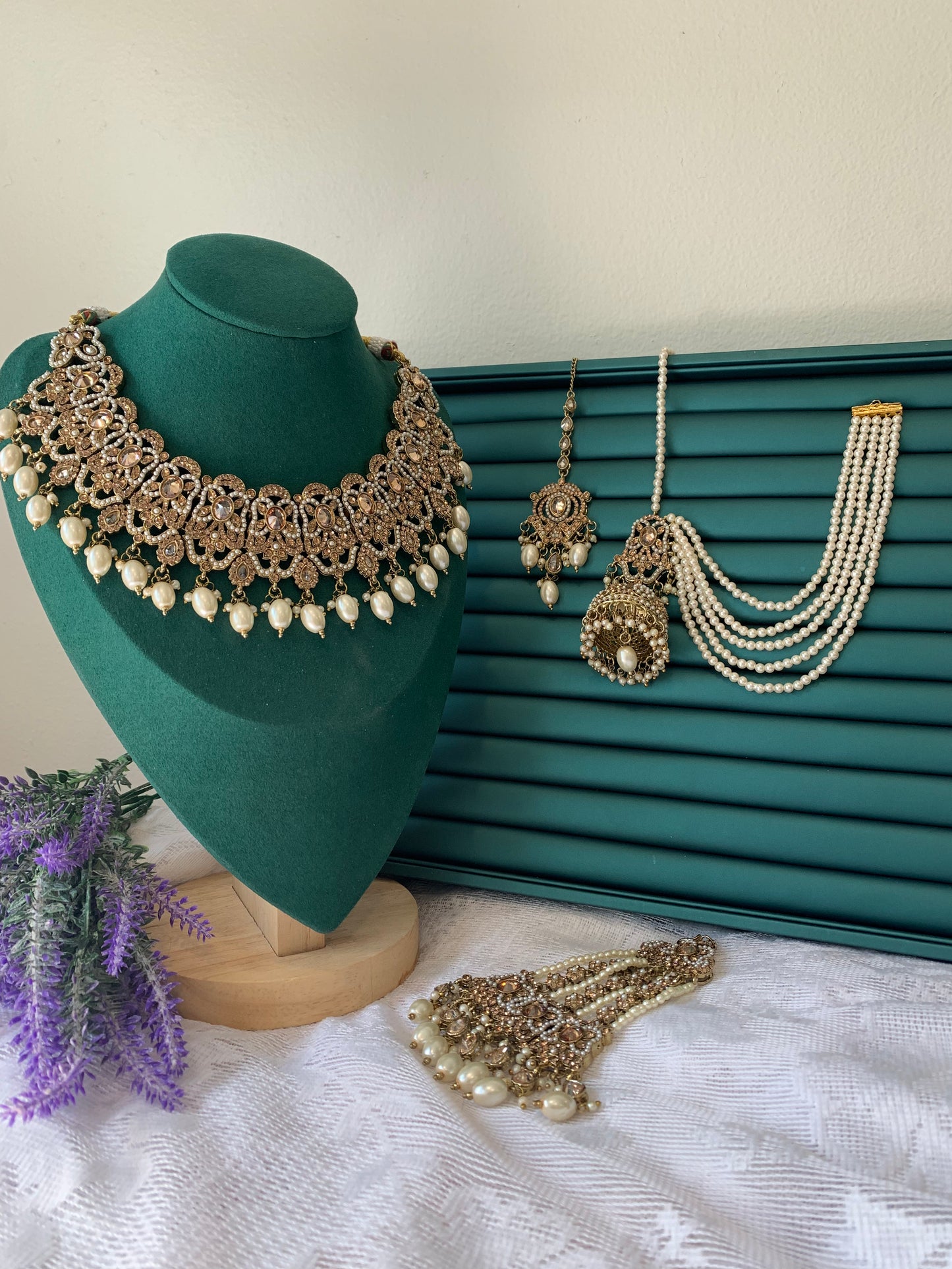 Charul necklace set