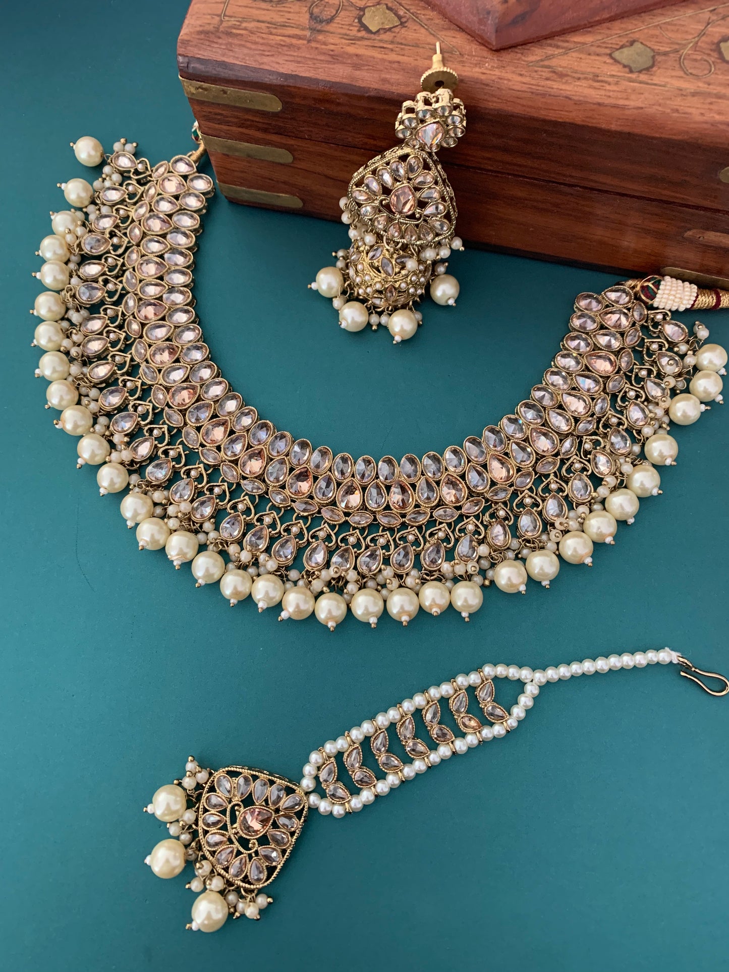 Ravina polki choker in antique