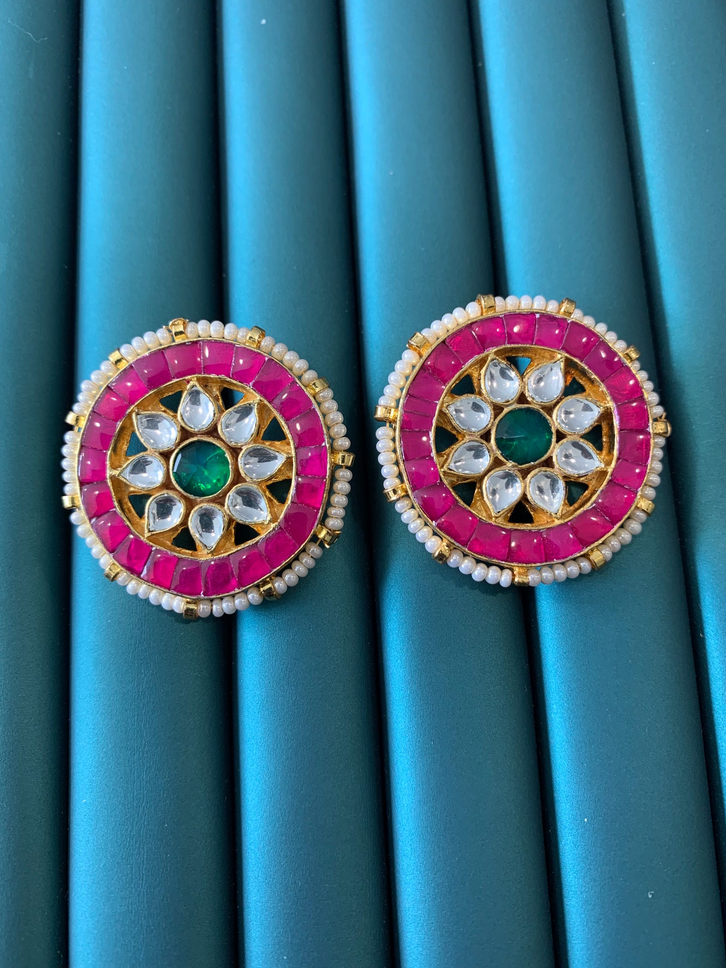 Pachi kundan studs gold