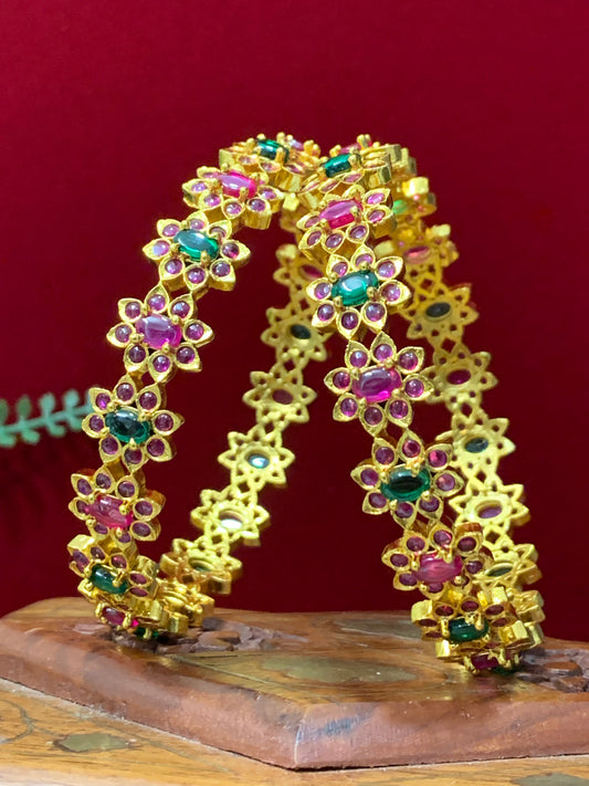 Gold plated kemp bangle set