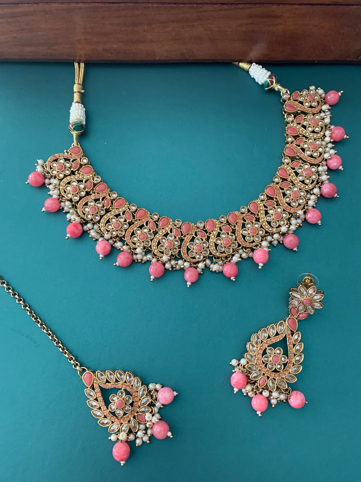 Reverse polki necklace roja