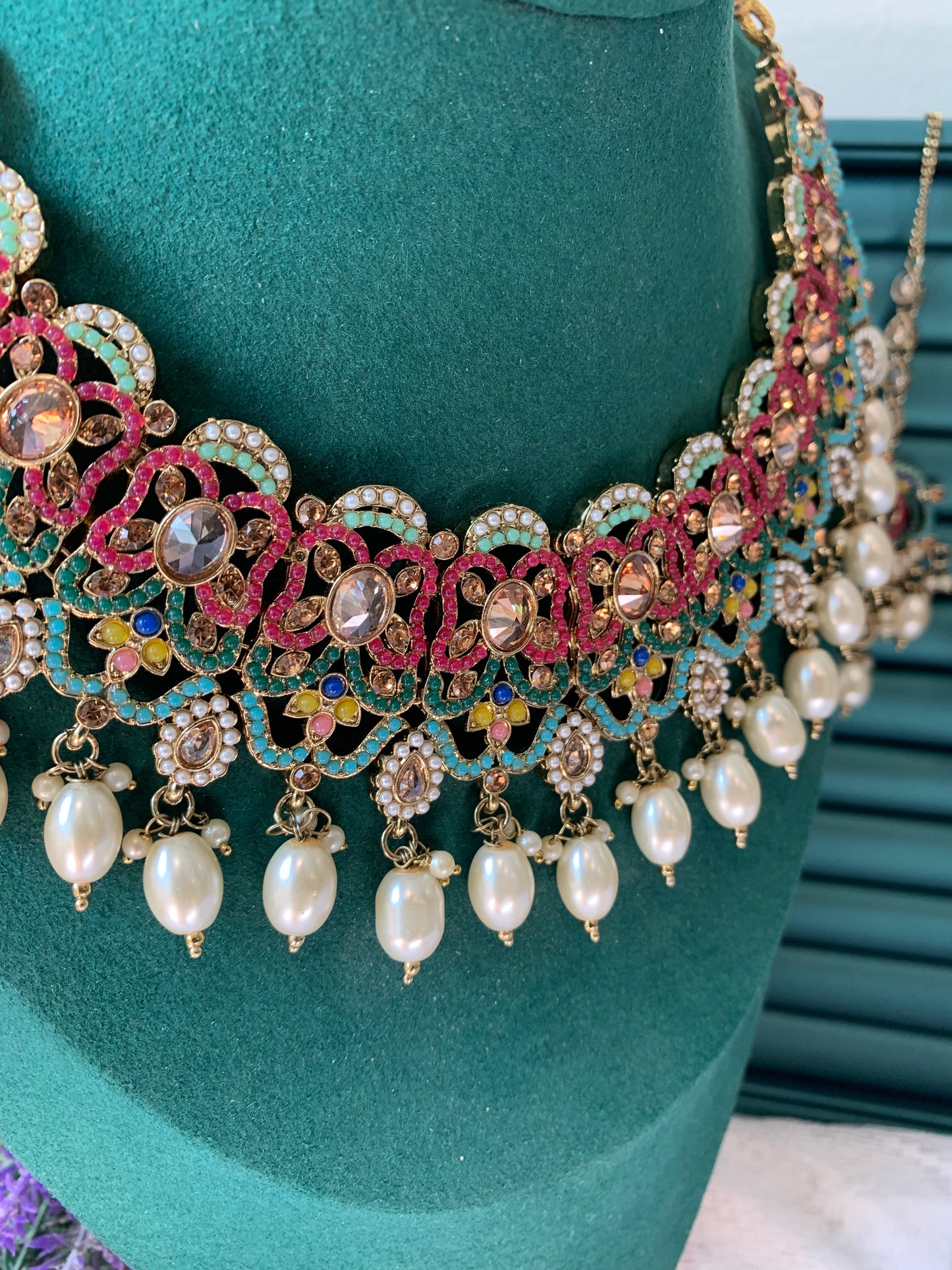 Charul necklace set in multi