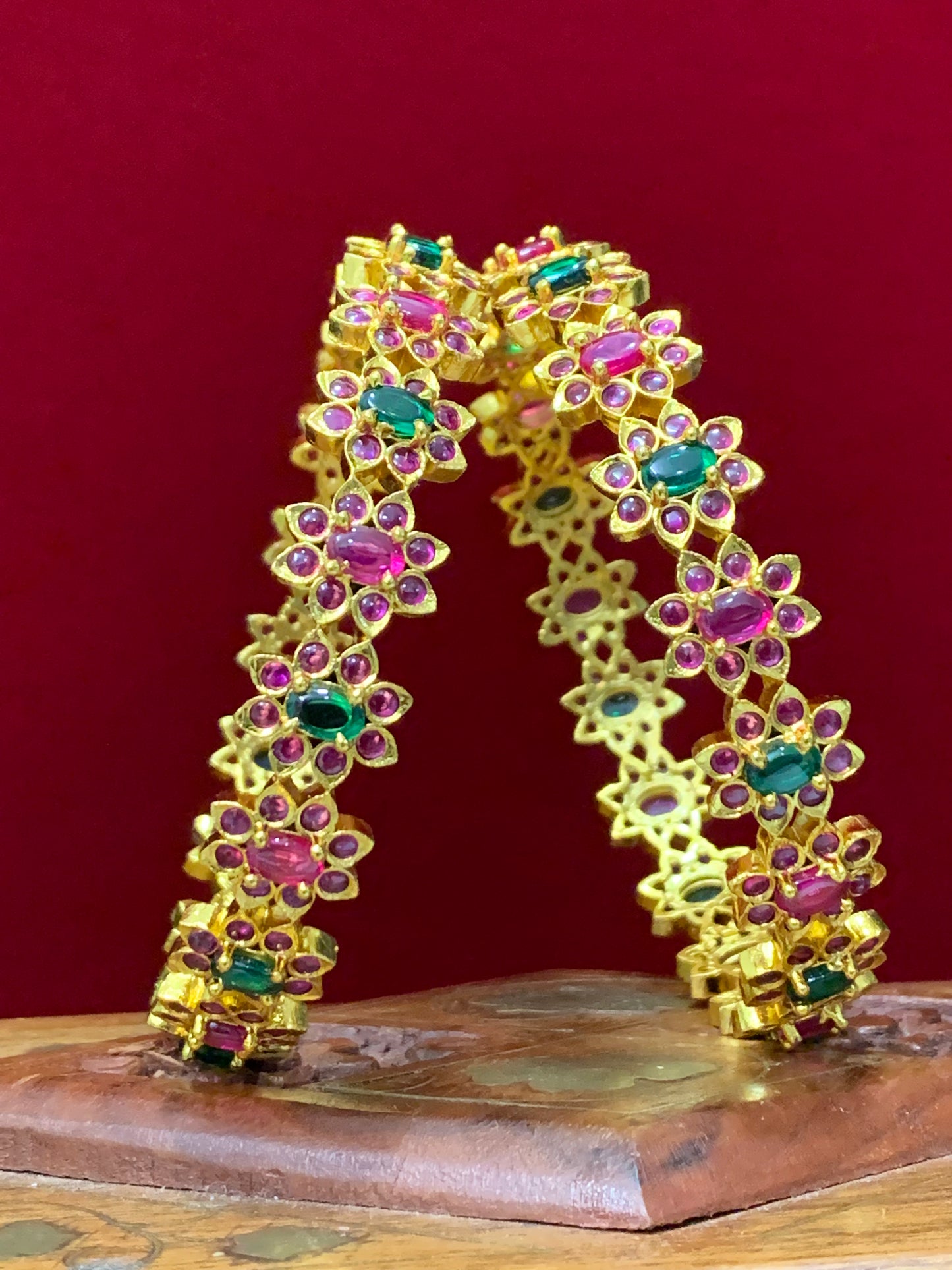 Gold plated kemp bangle set