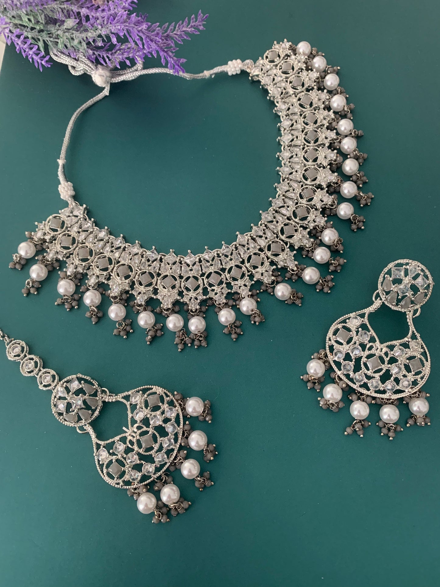 Silvya silver grey choker/ necklace polki