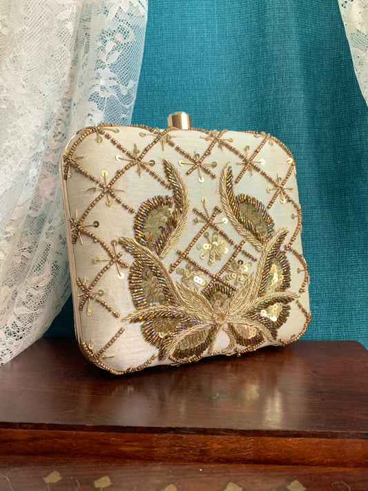 Women handbag/clutch gold/white