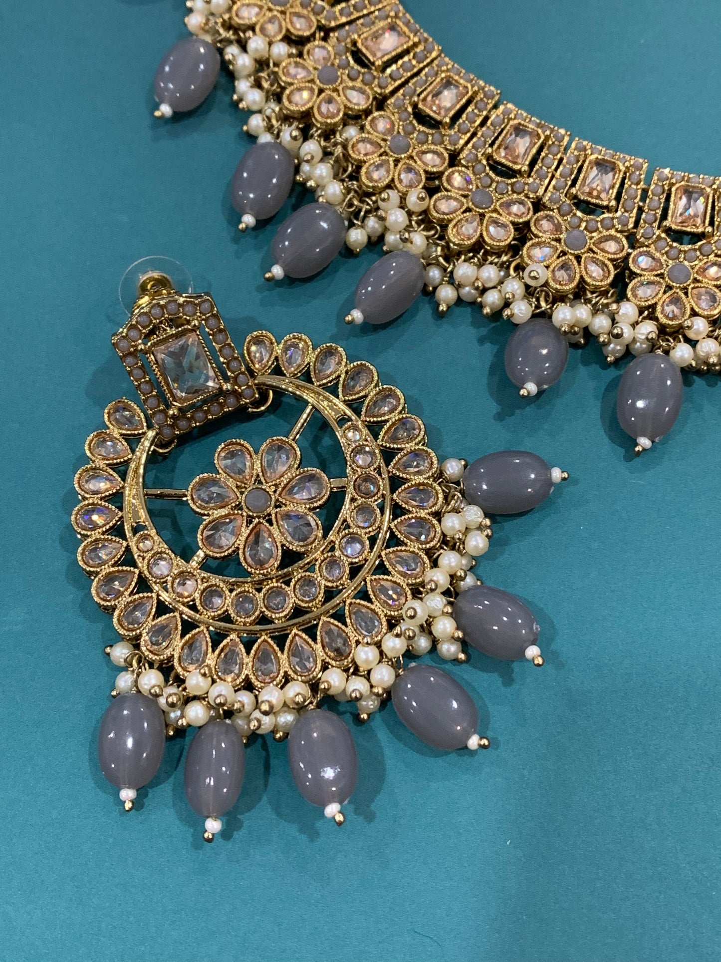 Anuska polki choker in Grey