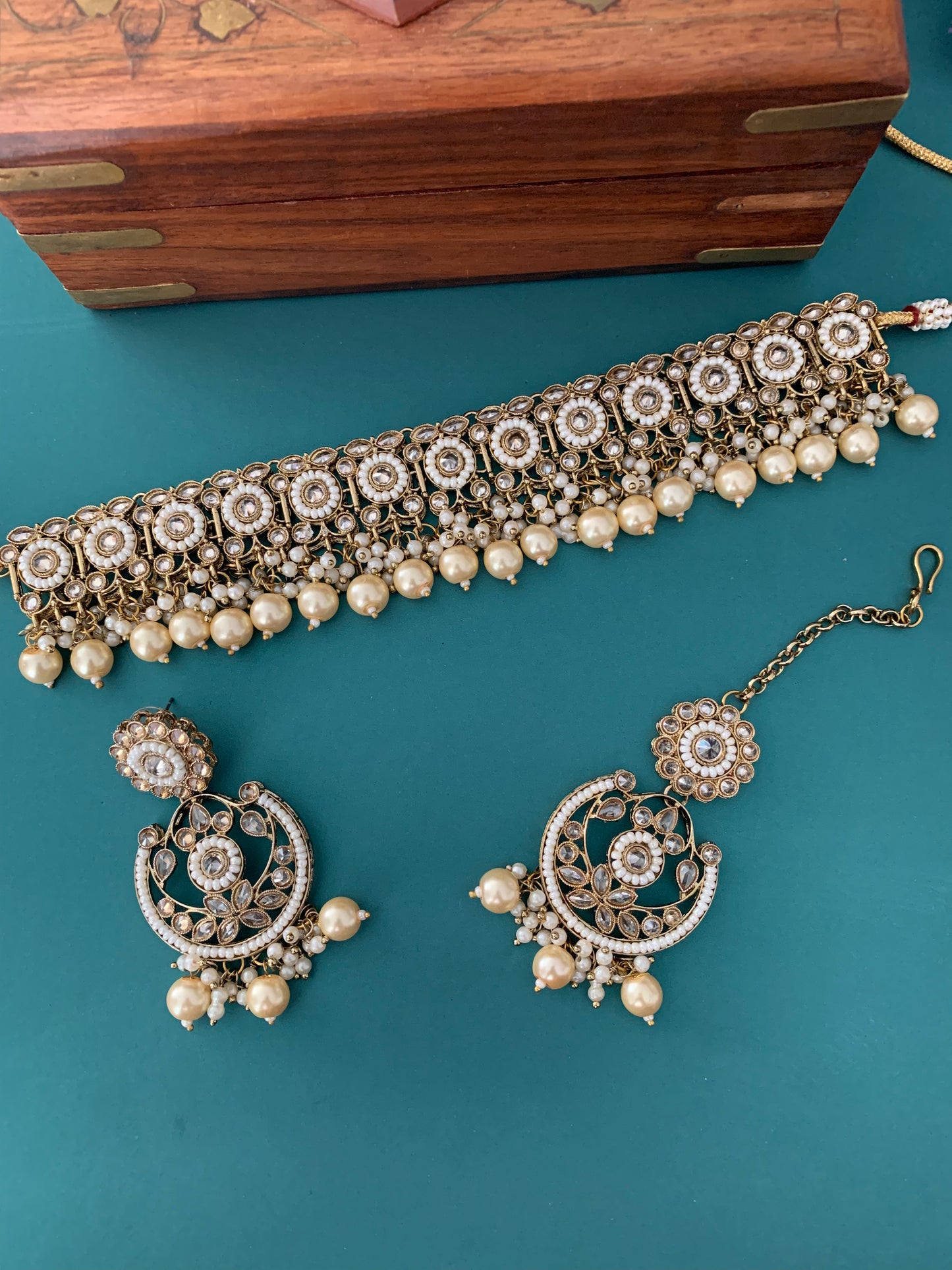Hanna polki choker and chandbali