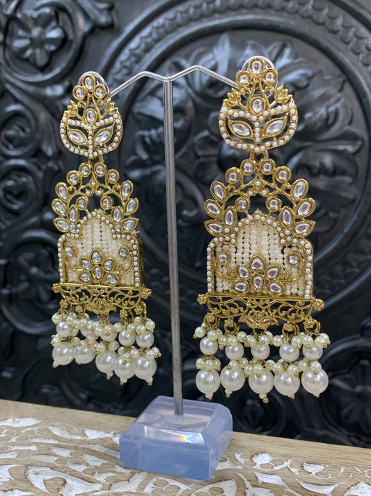 Alexa kundan statement earring white/gold/pearl