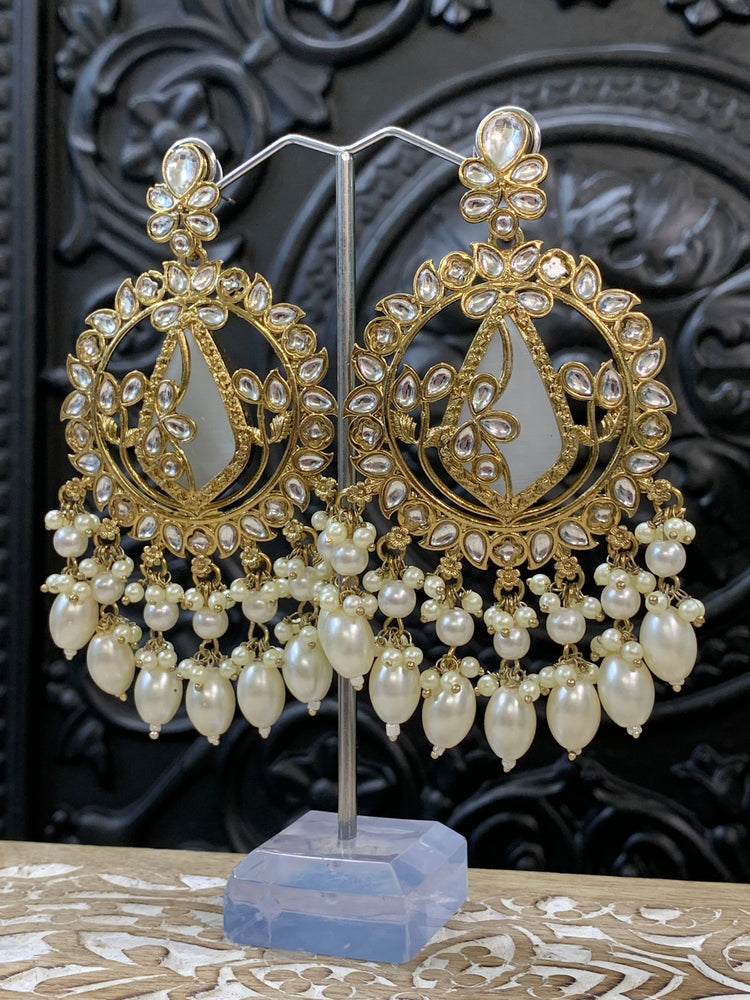 Amba kundan earring blush white