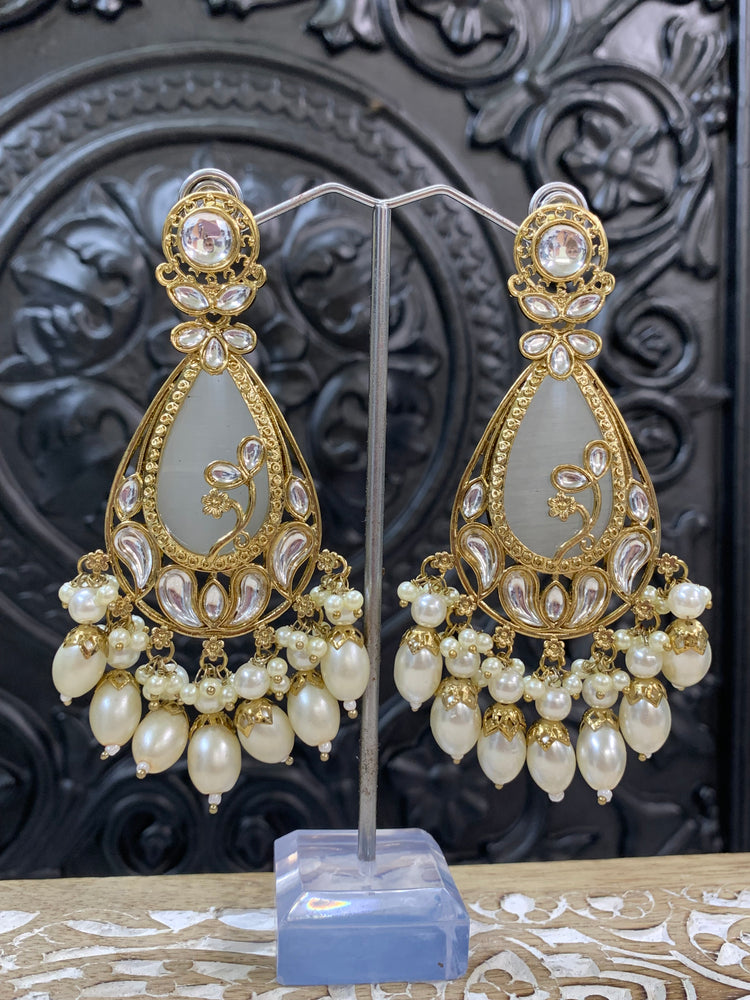 Salma kundan statement earring white/gold/pearl