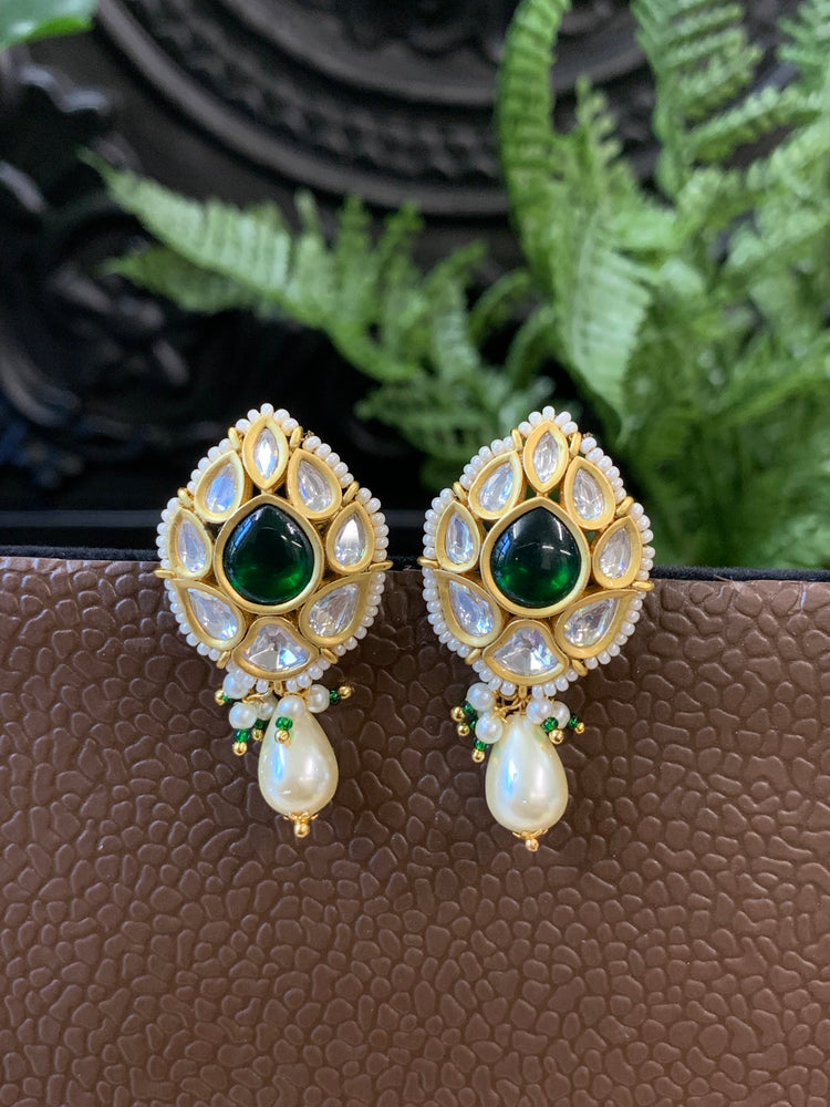 Mumu Tyaani Kundan stud earring emerald green