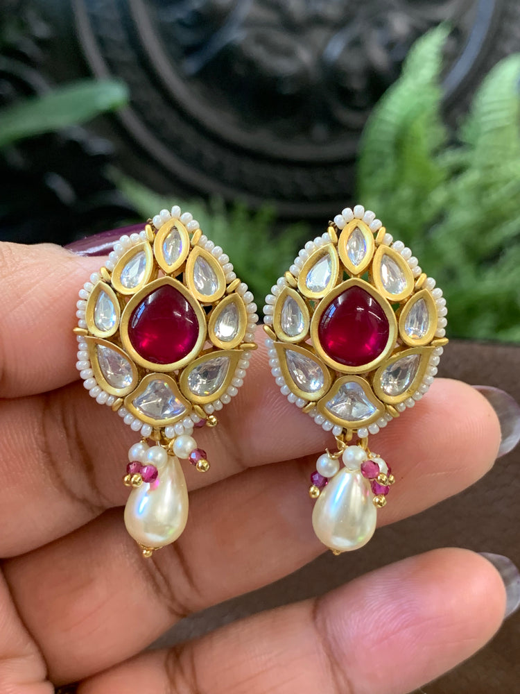 Mumu Tyaani Kundan stud earring red