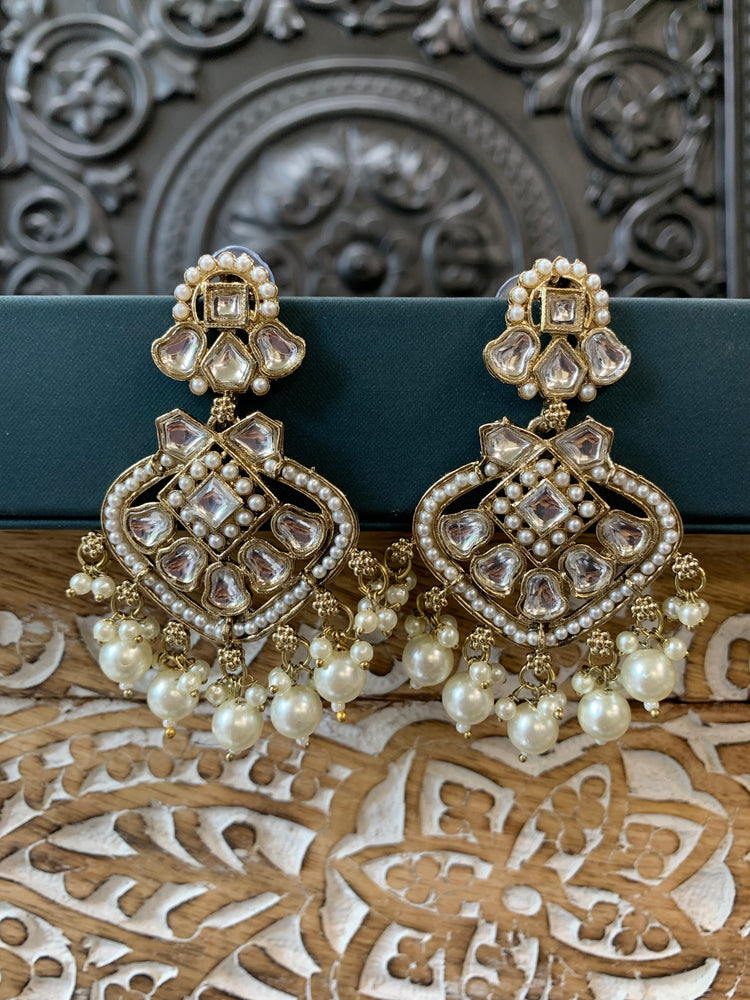 Dipti small to medium kundan earring gold pearl