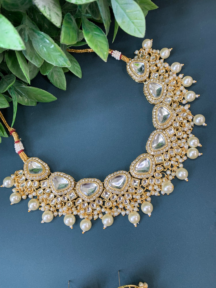 Tamanna kundan choker / necklace gold / white / pearl