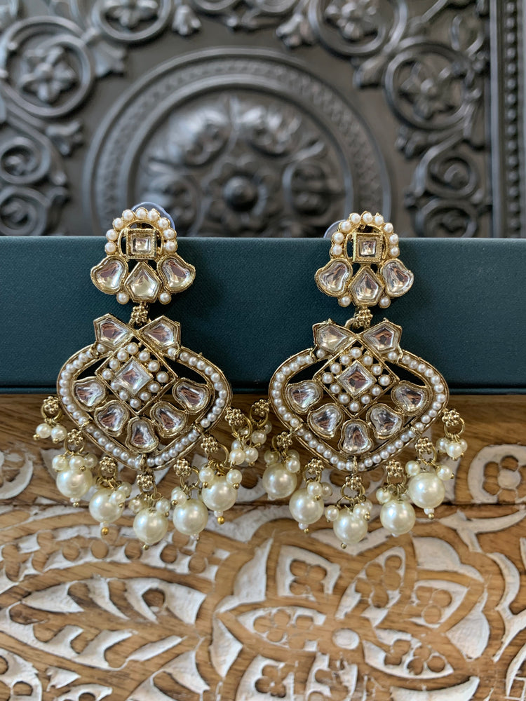 Dipti small to medium kundan earring gold pearl