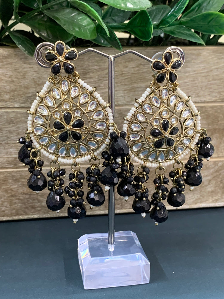 Aaravi kundan earring black