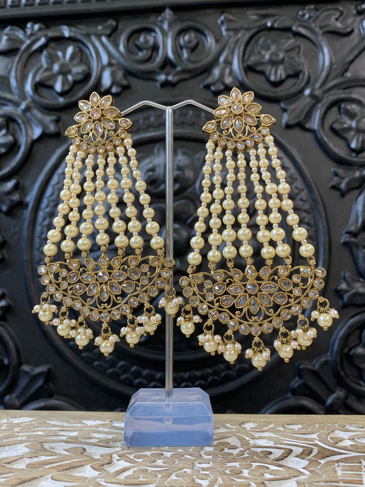 Savana polki fashion statement  earring pearl/ gold