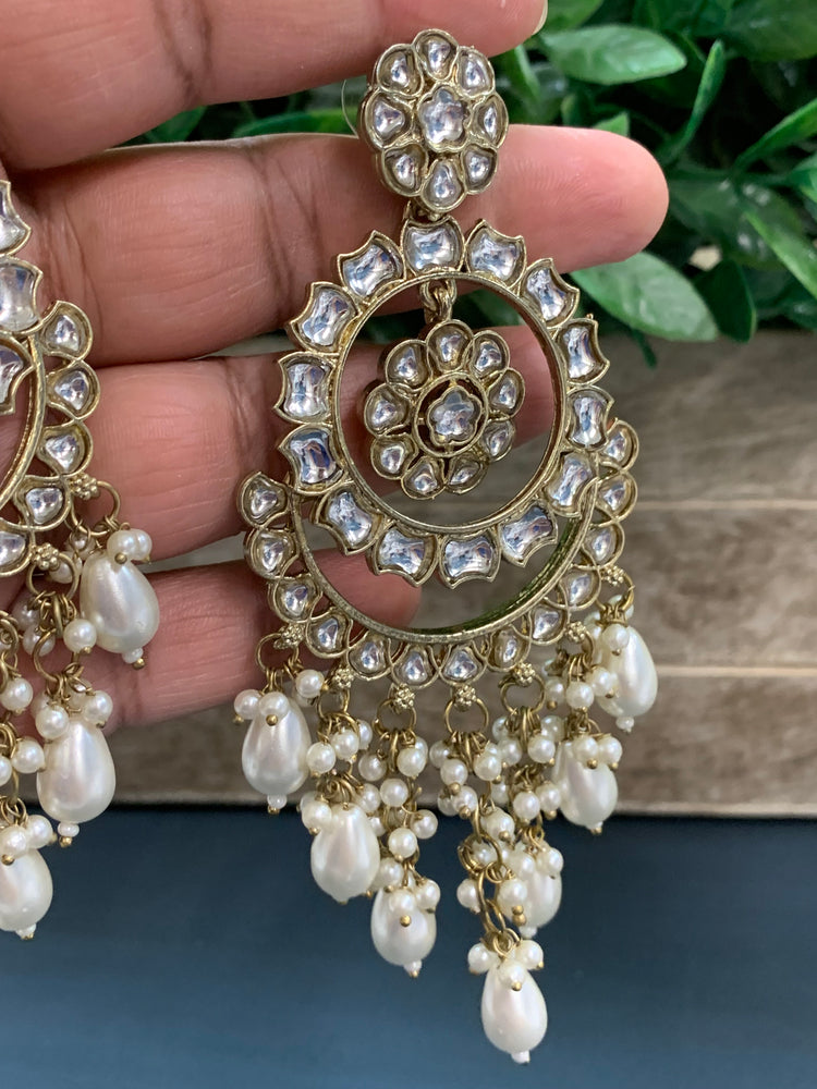 Barnavi Kundan earring white pearl gold drops