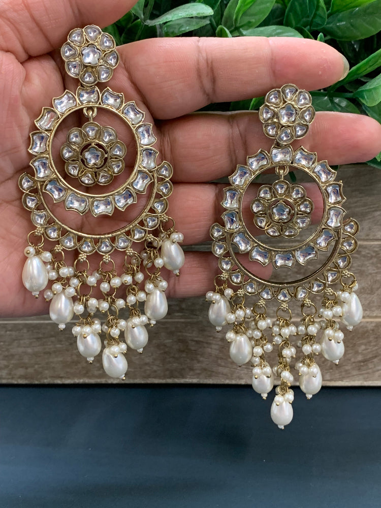 Barnavi Kundan earring white pearl gold drops