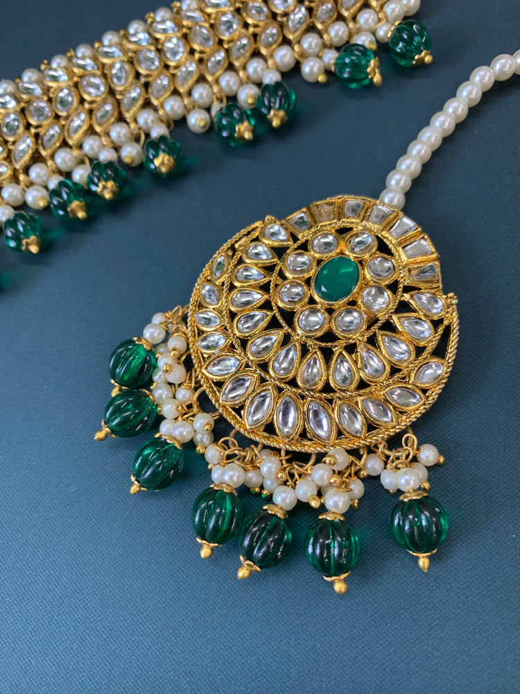 Tessa kundan choker set with matching chandbali and tikka emerald green / dark green