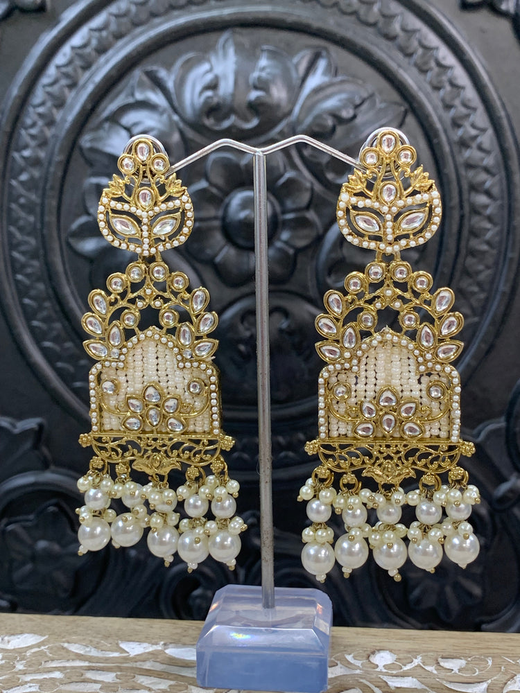 Alexa kundan statement earring white/gold/pearl