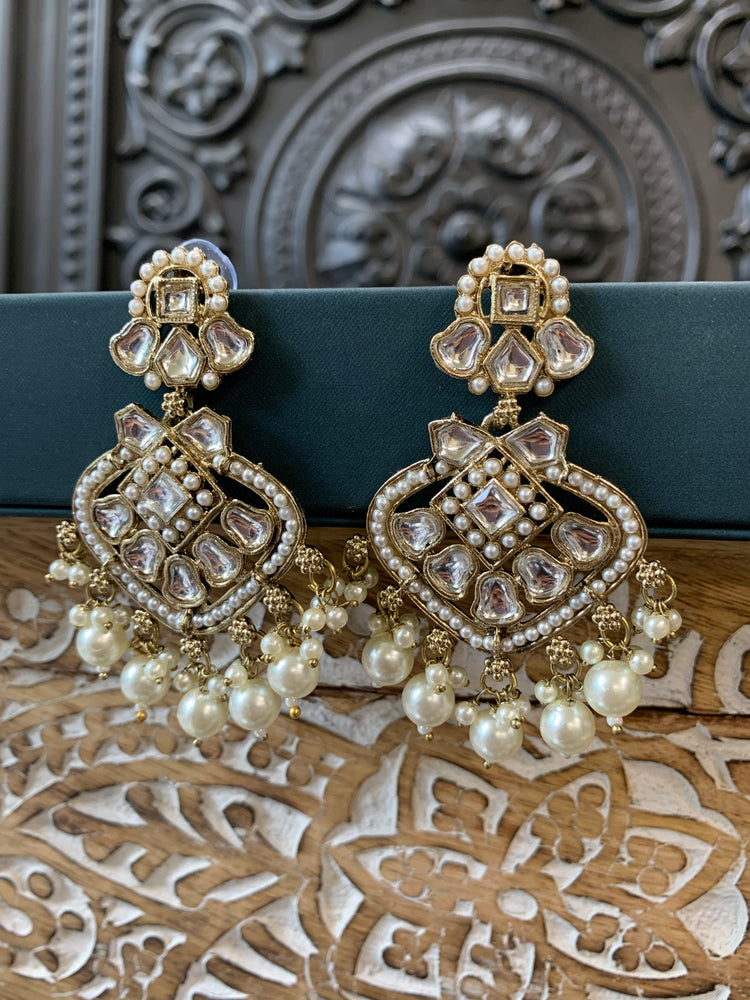 Dipti small to medium kundan earring gold pearl