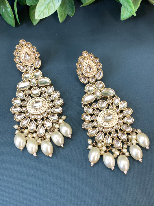 Piyu kundan fashion chandbali style earring set gold / pearl / white