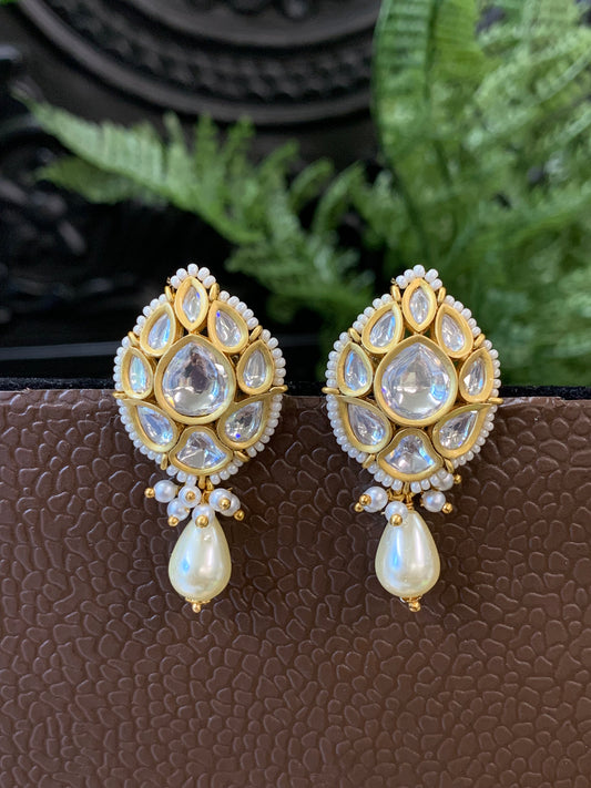 Mumu Tyaani Kundan stud earring