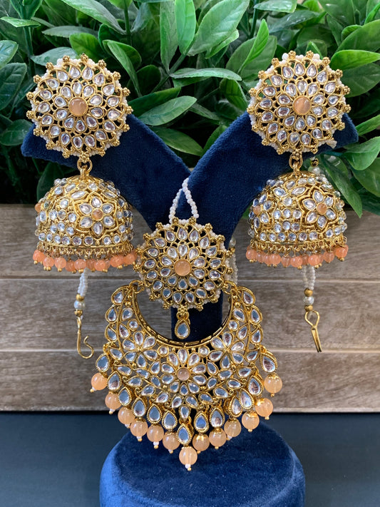 Zia traditional kundan jhumki with sahare and matching oversized tikka gold/peach