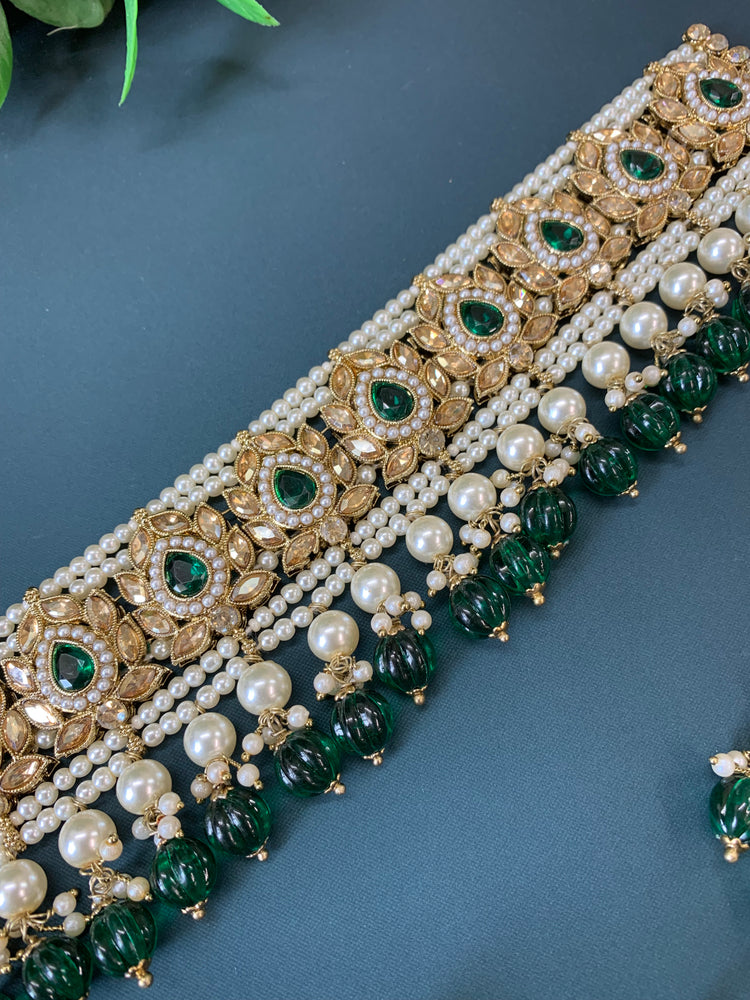 Mahera kundan choker set with matching chandbali and tikka emerald