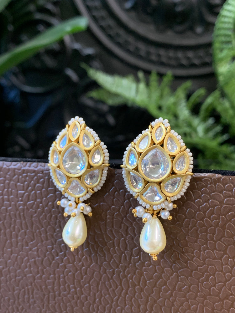 Mumu Tyaani Kundan stud earring