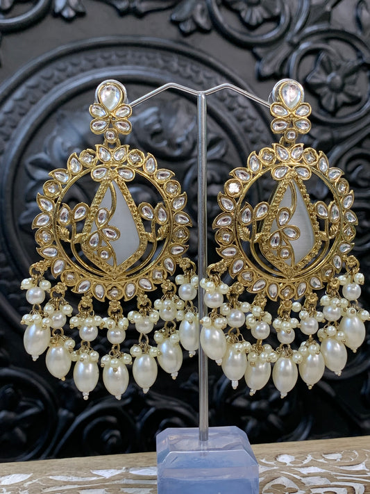 Amba kundan earring blush white