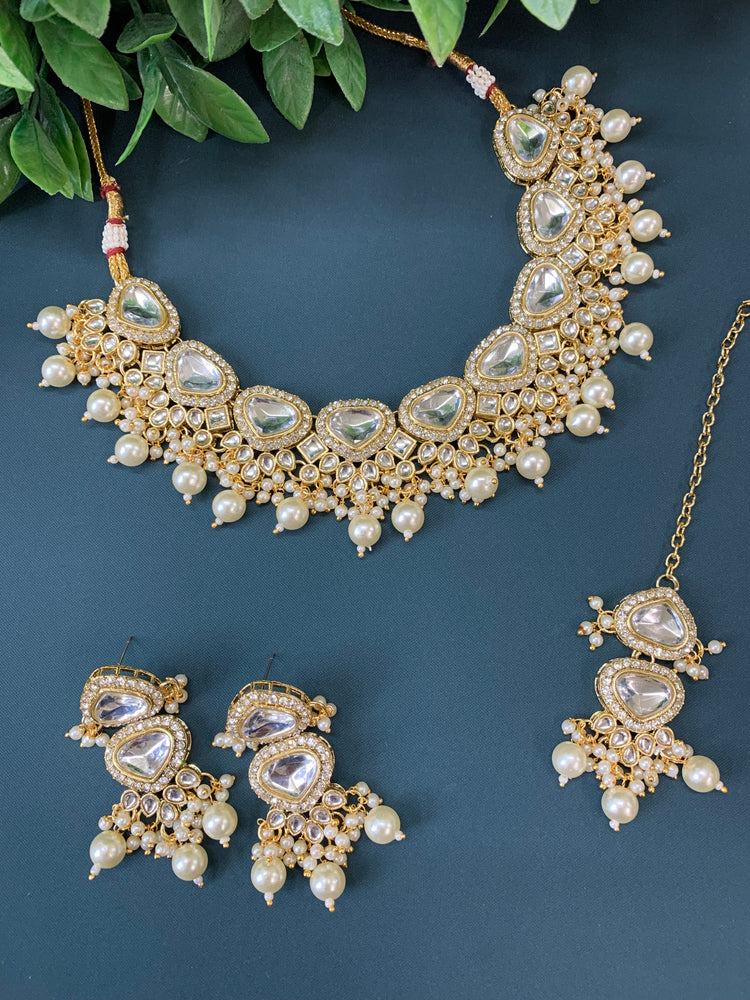 Tamanna kundan choker / necklace gold / white / pearl