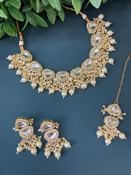 Tamanna kundan choker / necklace gold / white / pearl