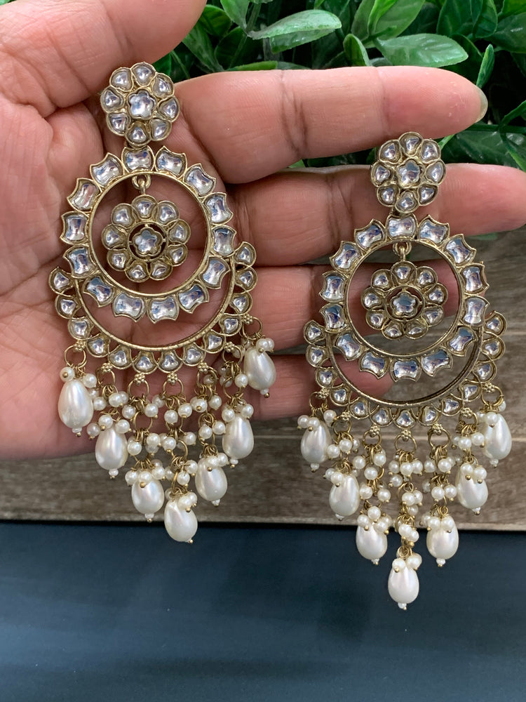 Barnavi Kundan earring white pearl gold drops