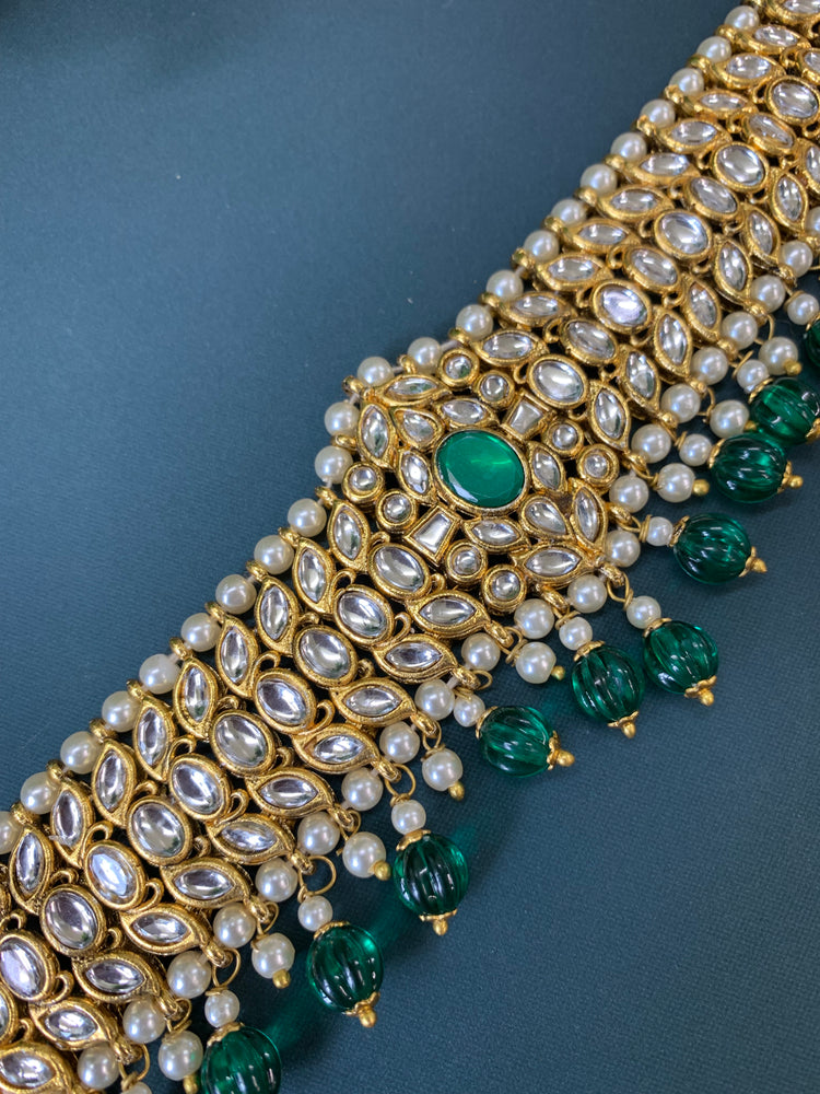 Tessa kundan choker set with matching chandbali and tikka emerald green / dark green