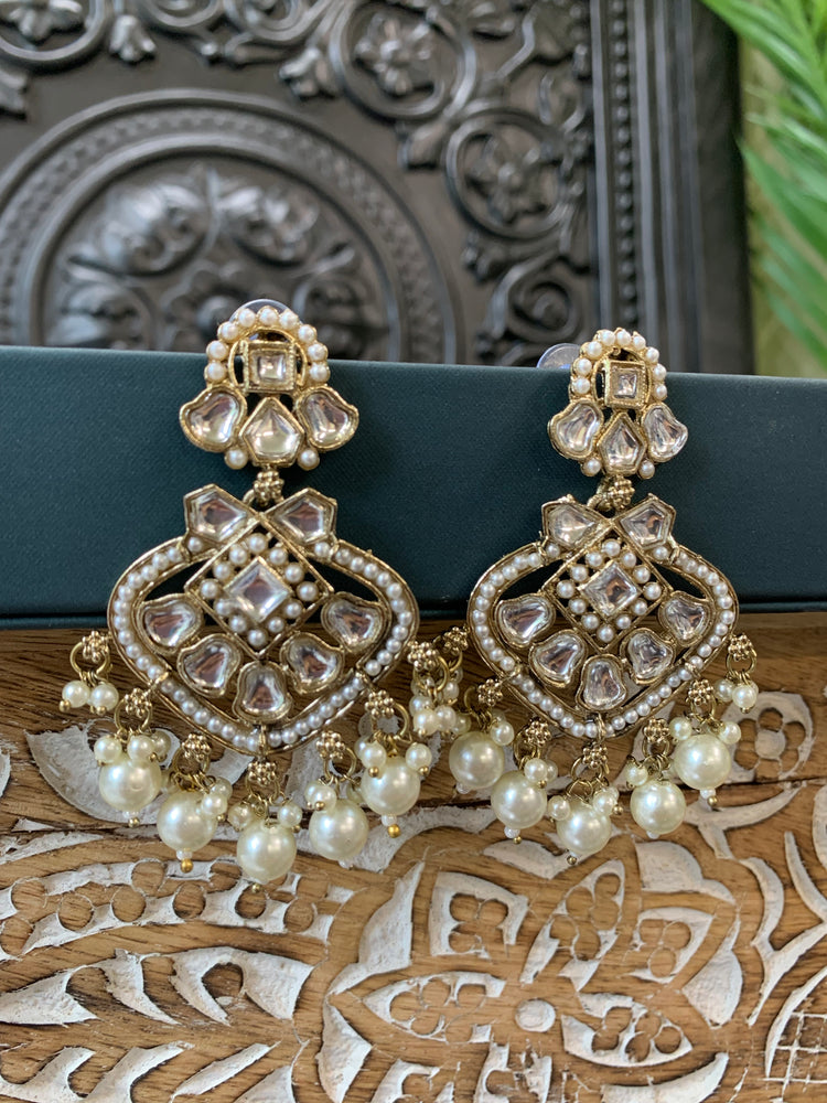 Dipti small to medium kundan earring gold pearl