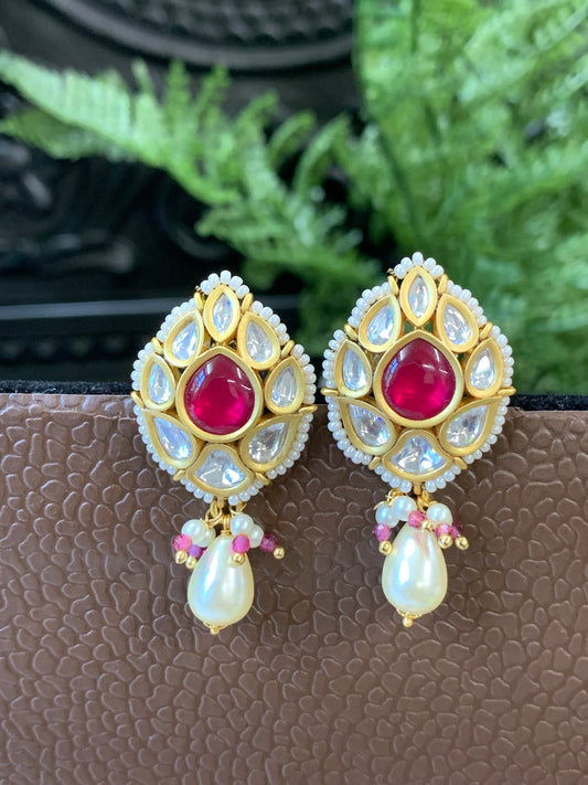 Mumu Tyaani Kundan stud earring red