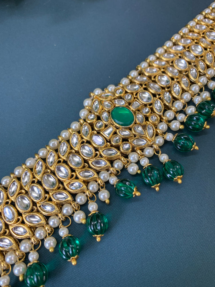 Tessa kundan choker set with matching chandbali and tikka emerald green / dark green