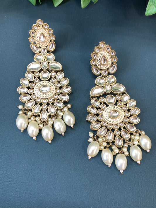 Piyu kundan fashion chandbali style earring set gold / pearl / white