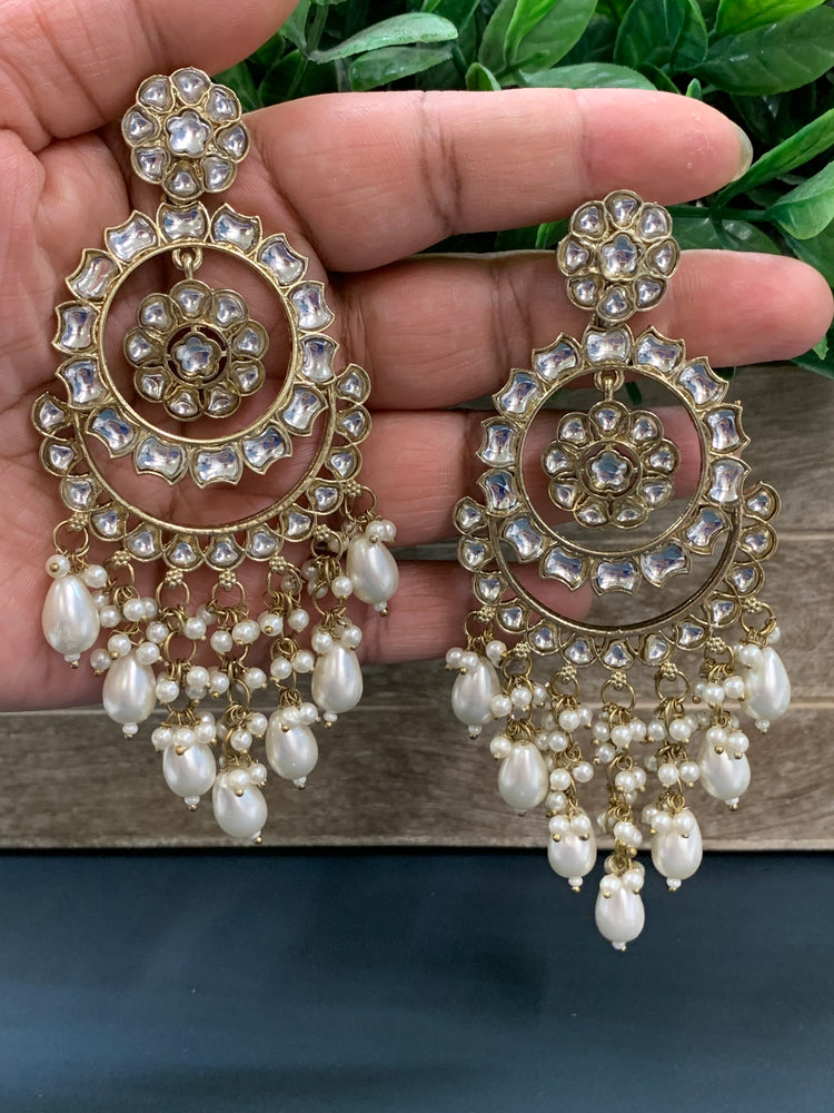 Barnavi Kundan earring white pearl gold drops