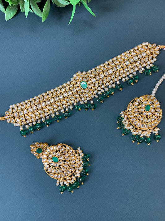 Tessa kundan choker set with matching chandbali and tikka emerald green / dark green