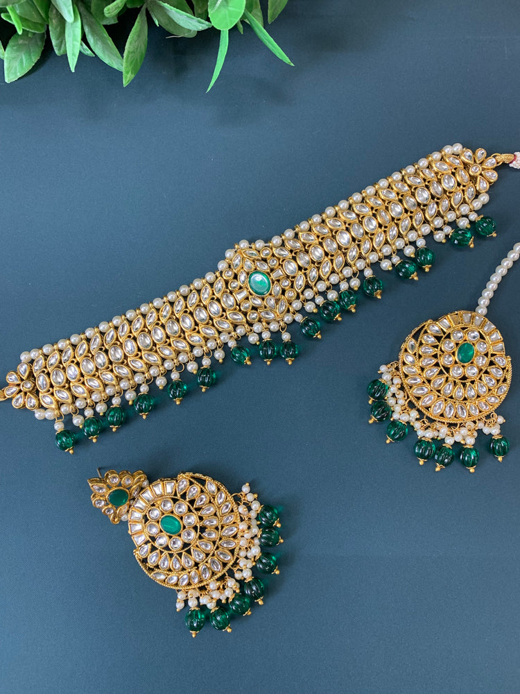 Tessa kundan choker set with matching chandbali and tikka emerald green / dark green